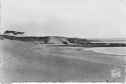 CPSM Saint-Brévin-l'Océan Plage de L'Ermitage vers Pierre Attelée