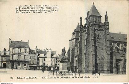 CPA Saint Brieuc Le Plaais de la Prefecture et la Cathedrale