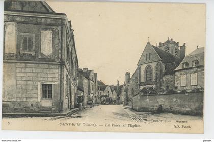 SAINT BRIS LE VINEUX - La Place et l'Eglise