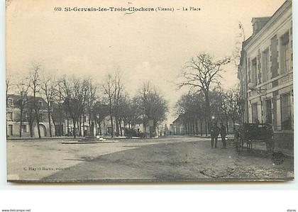 SAINT-GERVAIS-LES-TROIS-CLOCHERS - La Place