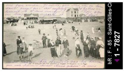 85 Saint-Gilles-Croix-de-Vie - 77 St-GILLES-sur-VIE (Vendée) - Groupes de Baigneurs sur la Pl /  D85D  K85222K  C85222C