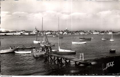 CPA Saint gilles sur vie Vendee L arriere port