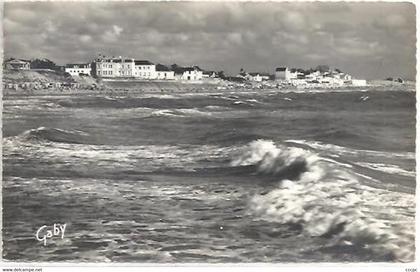 CPSM Saint-Gilles-Croix-de-Vie La Plage par gros temps