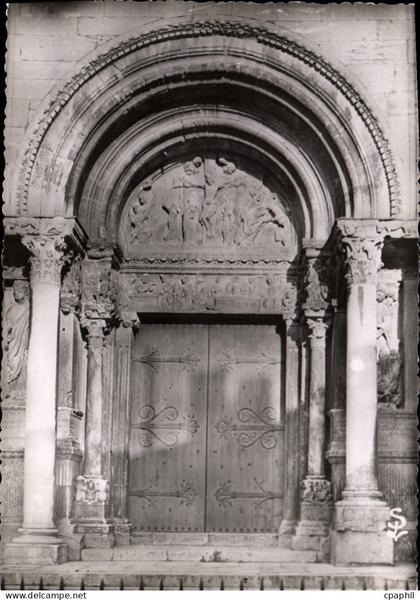 CPM Saint Gilles Details Des Bas Reliefs