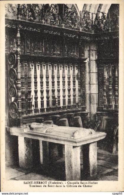 CPA Saint Herbot Chapelle Saint Herbot Tombeau du Saint Dans la Cloture du Choeur