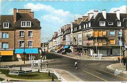 Carte Postale - 50 - Saint Hilaire du Harcouet - Rue de Mortain - Carte dentelée - CPSM format CPA - Voir Scans Recto-Ve