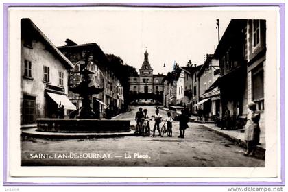 38 - SAINT JEAN de BOURNAY -- La place
