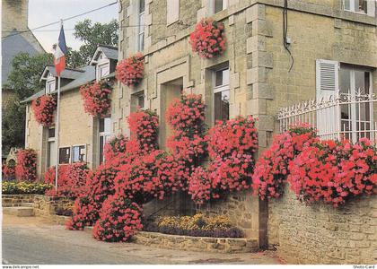 22 SAINT JUVAT VILLAGE FLEURI