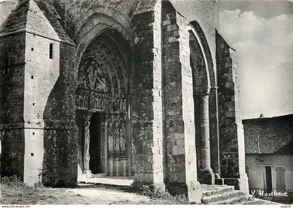 CPM Saint Loup de Naud (S et M) Portail et porche de l'Eglise (XIIe s)