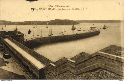 CPA Cote d'Emeraude Saint Malo Saint Malo Les remparts Le Mole
