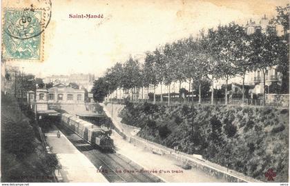 Carte Postale ANCIENNE de SAINT  MANDE - La Gare arrivée d'un train
