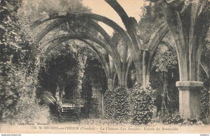 SAINT MICHEL EN L'HERM : LE CHATEAU LES ARCADES - ENTREE DU SOUTERRAIN