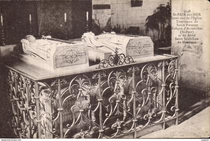 CPA Saint Pair sur Mer Interier de l Eglise Tombeux de Saint Paterne Eveque d Avranches