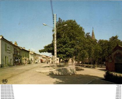 Saint Paul Cap de Joux - place de l'église "Hôtel - Restaurant"