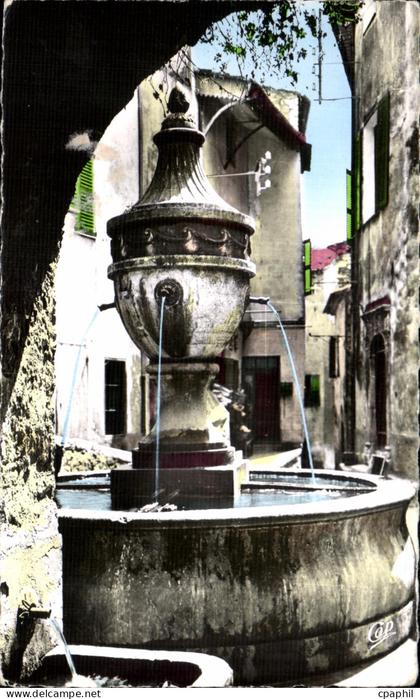 CPA Saint Paul Une Vieille Fontaine