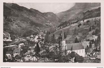 38 - SAINT PIERRE D' ENTREMONT - Le village de Saint Pierre d' Entremont et le Col du Granier