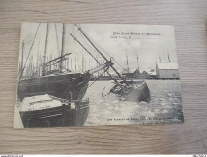 CPA Saint Pierre et Miquelon les bateaux de pêche dans les glaces en hiver