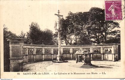 CPA Saint Pol de Leon Le Calvaire et le Monument aux Morts
