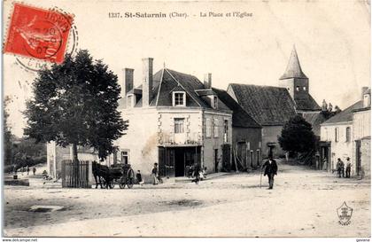 18 SAINT-SATURNIN - La place et l'église