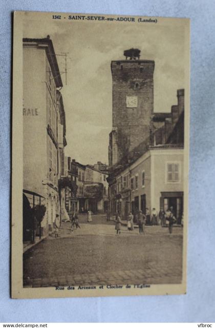 Saint Sever sur Adour, rue des Arceaux et clocher de l'église, Landes 40
