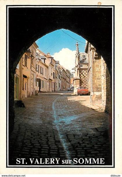 80 - Saint Valery sur Somme - Vieilles maisons dans la rue de l'église - Automobiles - Flamme Postale de Saint Valery su