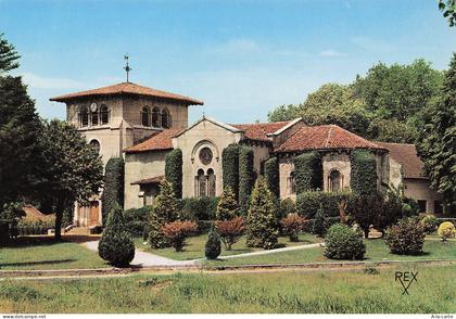 40 SAINT VINCENT DE TYROSSE EGLISE ROMANE