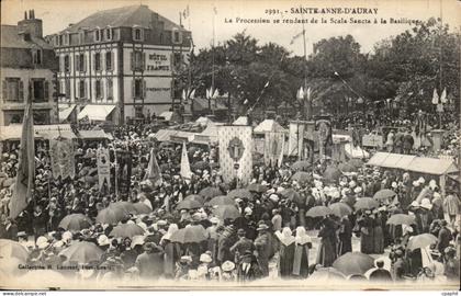 Sainte Anne d'Auray CPA La procession se rendant de la Scala sancat a la basilique TOP