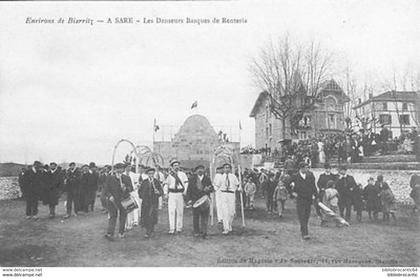 D64 - Environs de BIARRITZ - A SARE < LES DANSEURS BASQUES DE RENTARIA