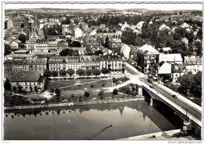 Carte Postale Ancienne de SARREGUEMINES-le Pont sur la Sarre