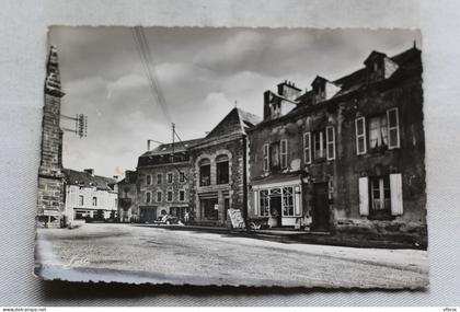 Cpm 1957, Sarzeau, place de la duchesse Anne, Morbihan 56