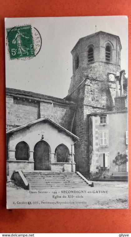 CPA (79) Secondigny en Gâtine.  Eglise.     (2A.n°1136)