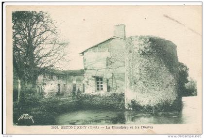 CPA 79 SECONDIGNY La Braudière et les Douves