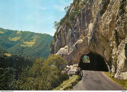 CPM Paysaged du Jura Route de Septmoncel a Saint Claude La Roche Percee