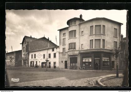 CPA Solignac-sur-Loire, Place du Marchèdial, les Hotels