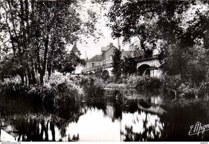 CPSM Souppes sur Loing Les bords du Loing Le pont