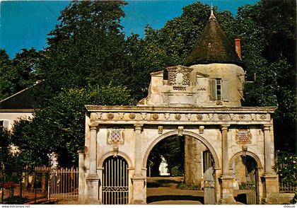 17 - Surgères - La porte renaissance et la tour (XIIe) - CPM - Voir Scans Recto-Verso