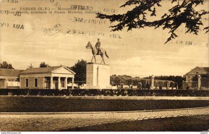 CPA Tarbes Monument Foch