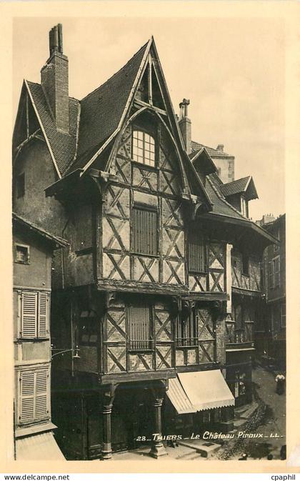 CPA Thiers Le Chateau Piroux