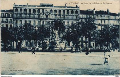 CPA Toulon Place de la Liberte ,La Statue FRANCE (1096051)
