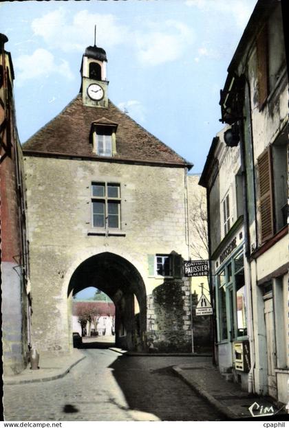 CPSM Tournan en Brie (S et M) Le Porche