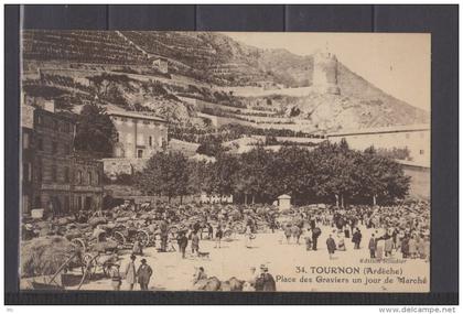 07 - Tournon - La Place des Graviers un jour de Marché