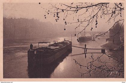 PARIS(BATEAU DE PENICHE)