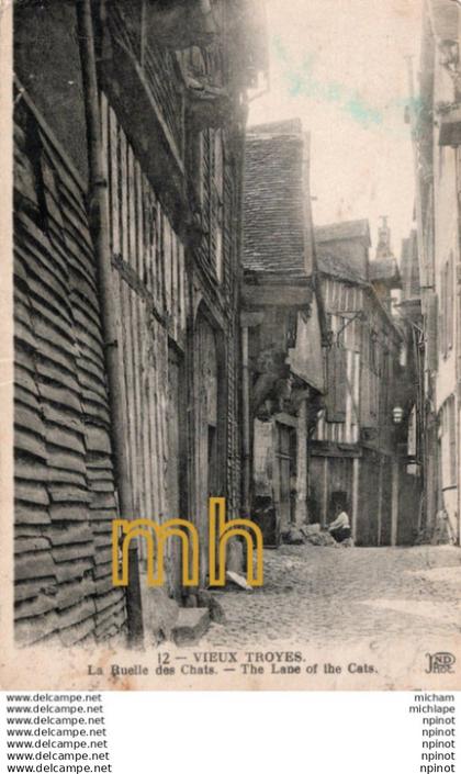 C P A 10   TROYES -  vieux  troyes  la ruelle des chats