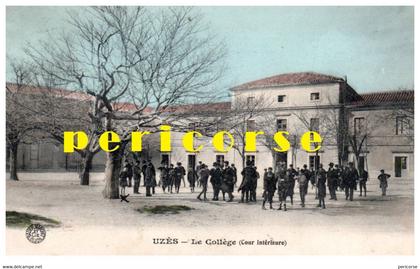 30  Uzès  le Collège  (cour intérieure )