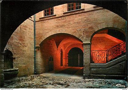 Carte Postale - 30 - Uzès - Hôtel de la Rochette du XVIIIe s - La cour intérieure - Flamme Postale de Uzès - CPM - Voir