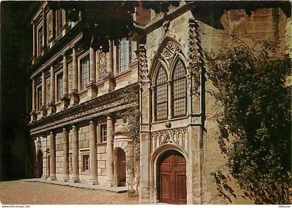 Carte Postale - 30 - Uzès - Résidence des Ducs d'Uzès depuis 10 siècles - Façade Philibert Delorme - Chapelle gothique -