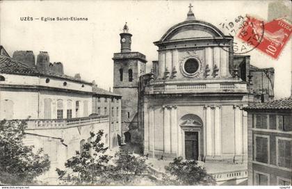CPA Uzes Eglise Saint Etienne