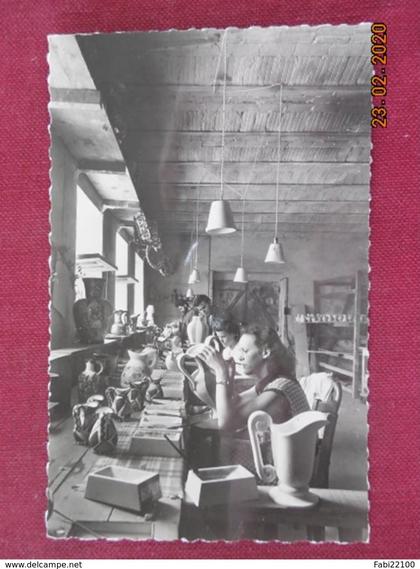 CPSM - Vallauris - Le travail de la Poterie : un atelier de décoration