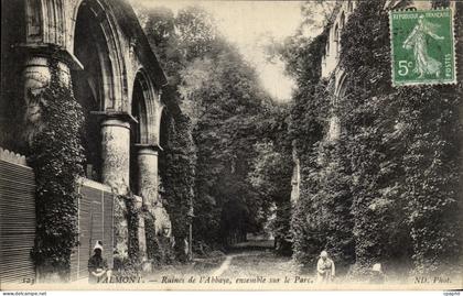 CPA Valmont Ruines de l'Abbaye ensemble sur le Parc