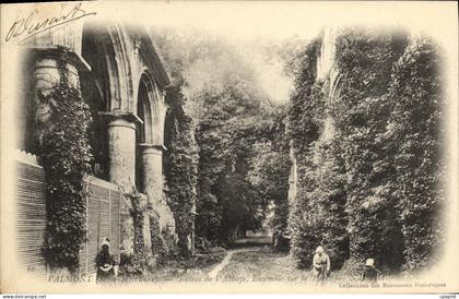 CPA Valmont Ruines de l abbaye Esnemble sur le parc